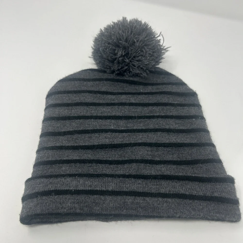 Sonic The Hedgehog Youth Boys Winter Beanie Hat Pom Sega Gray EUC